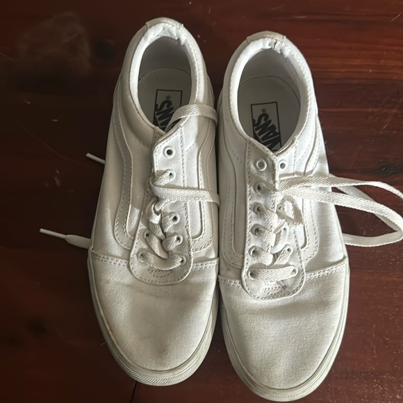 White vans - Picture 1 of 7